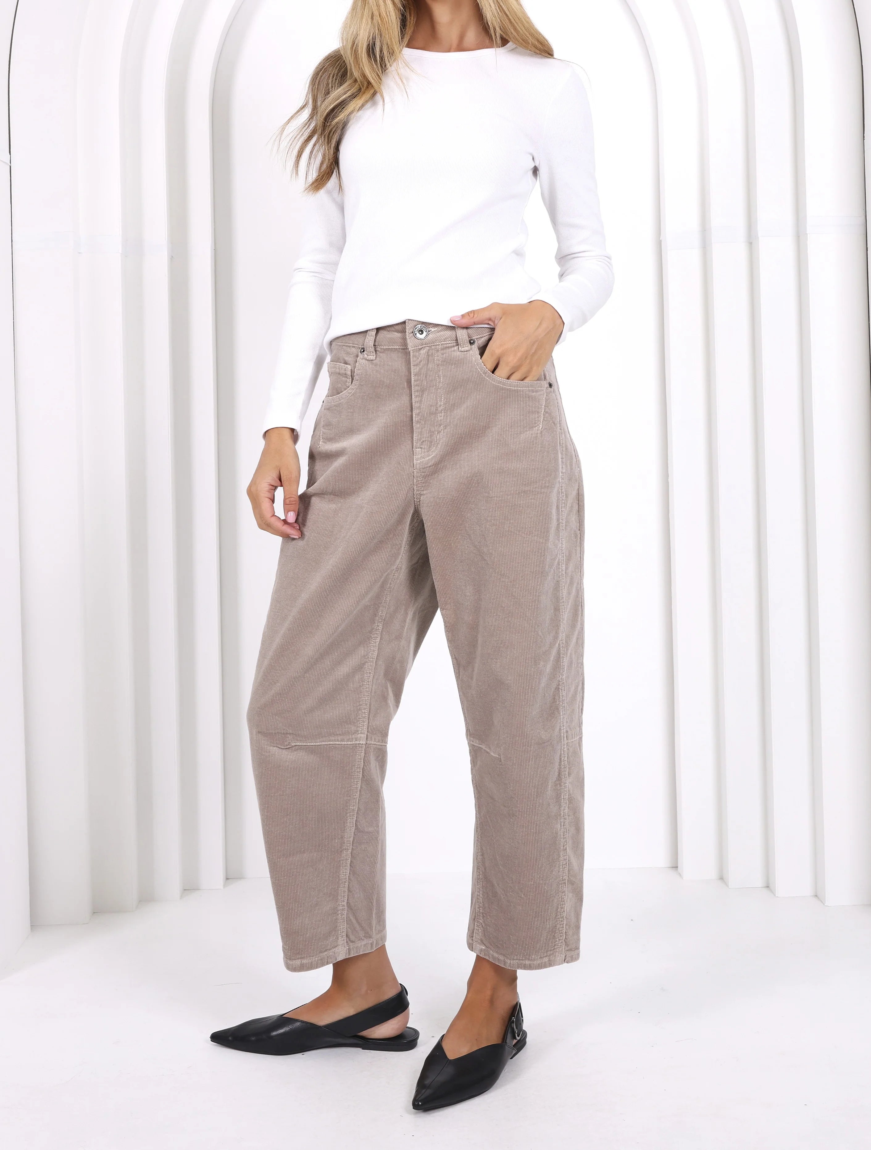 Toni Barrel Cord Jeans