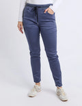 Sylvia Jogger