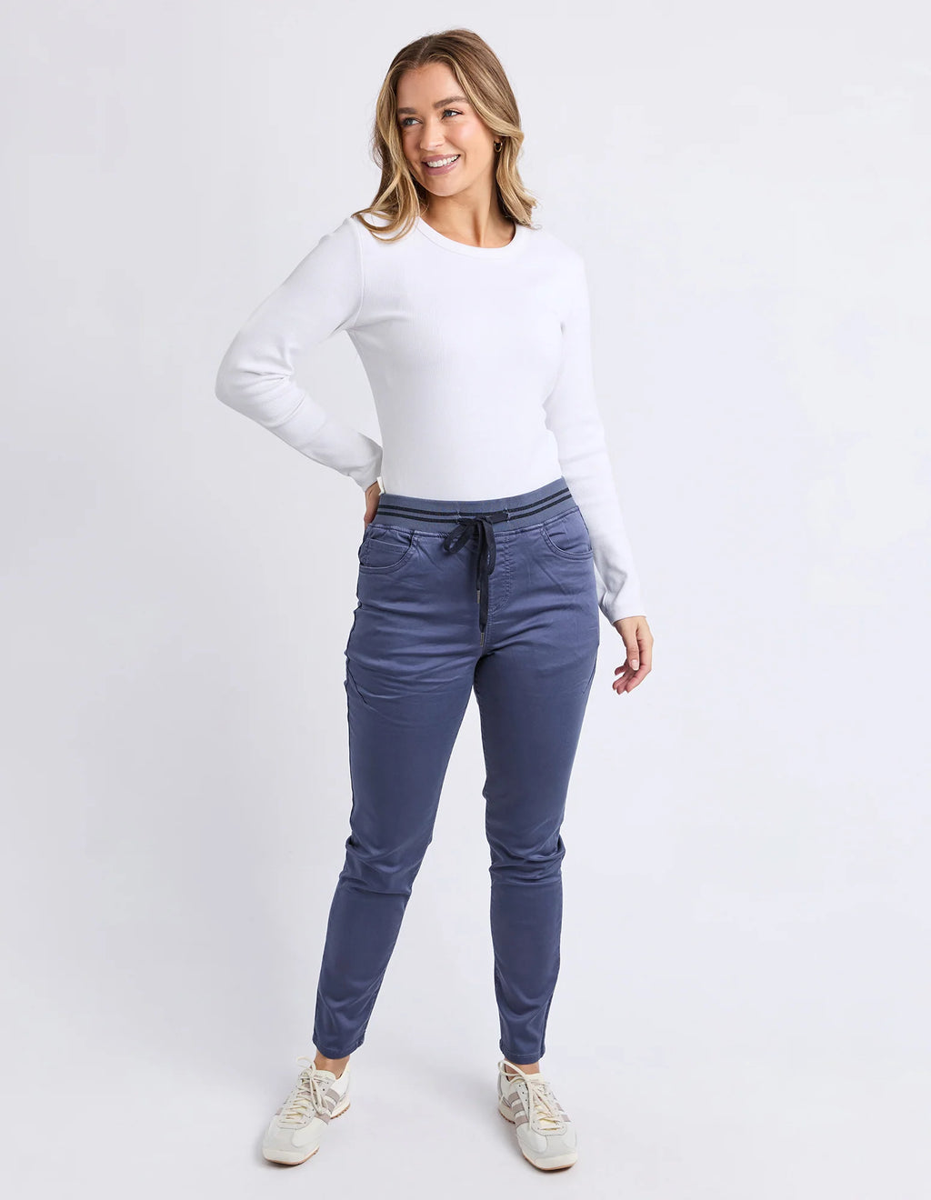Sylvia Jogger