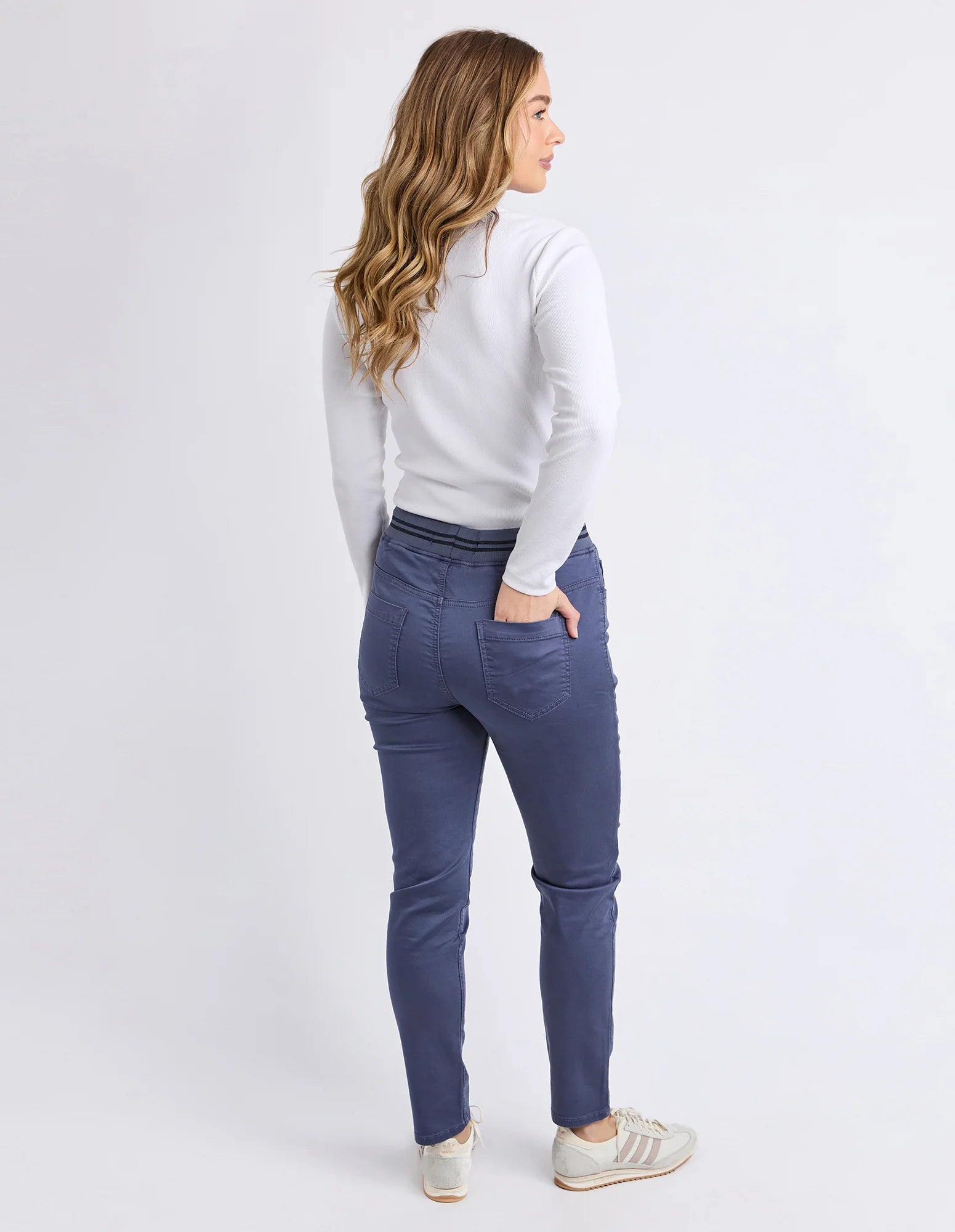 Sylvia Jogger