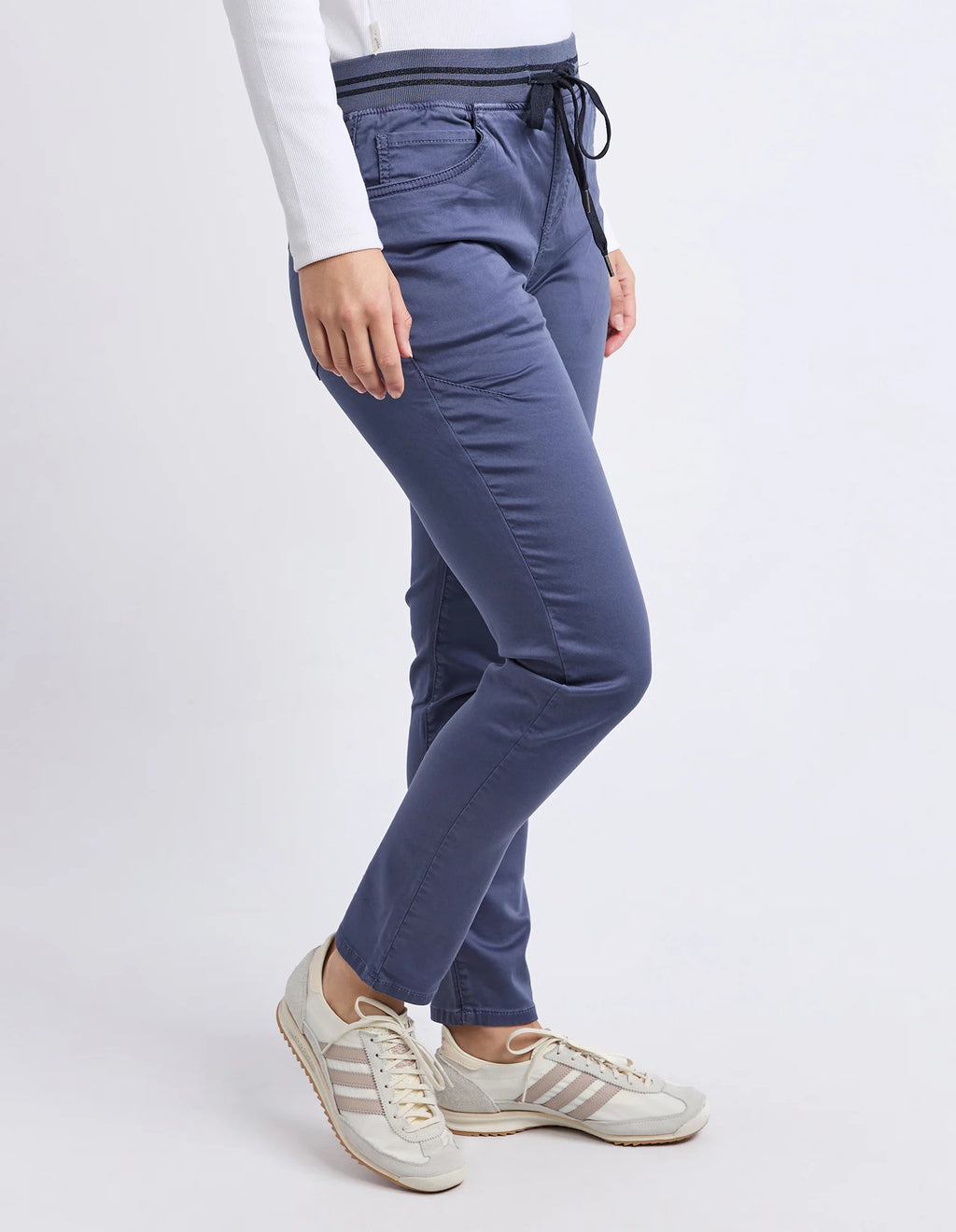 Sylvia Jogger