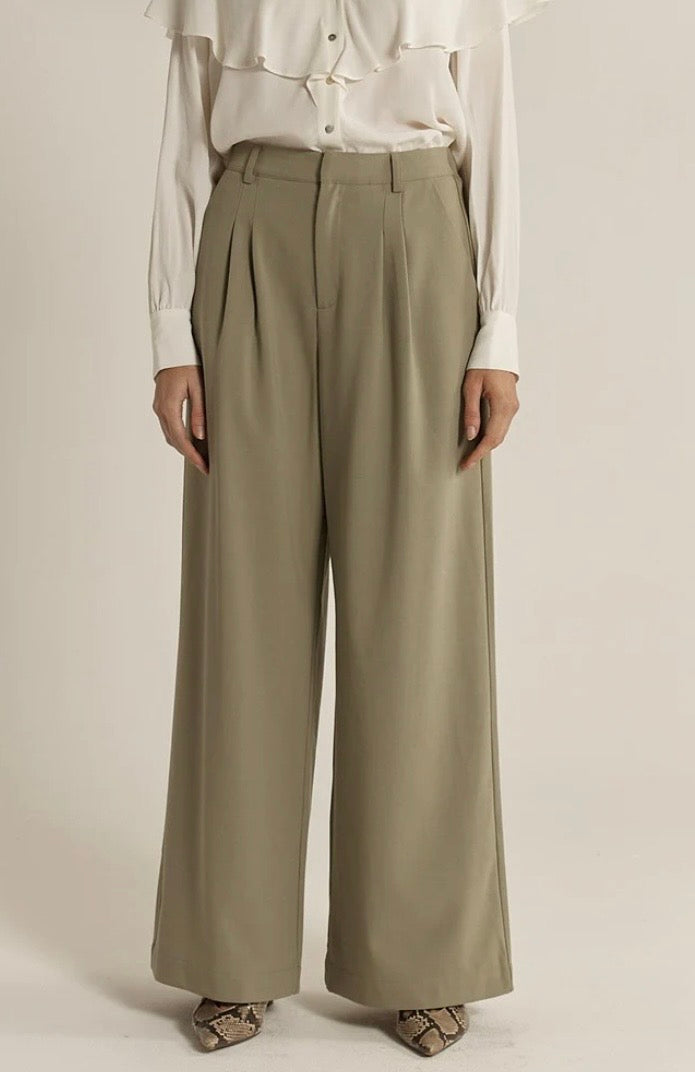 Roan Pleat Front Pant